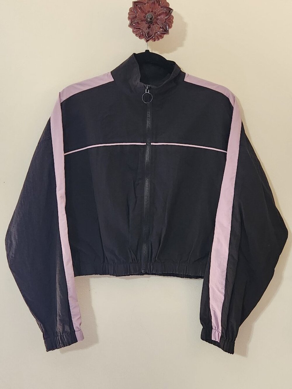 Forever 21 Black & Pink Zip Up Cropped 90s Windbreaker Jacket. Size L